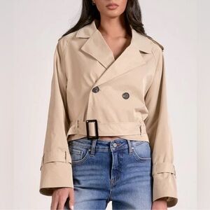 Dakota Cropped Trench, NWT, L
Elan
Size: L
$125 $140